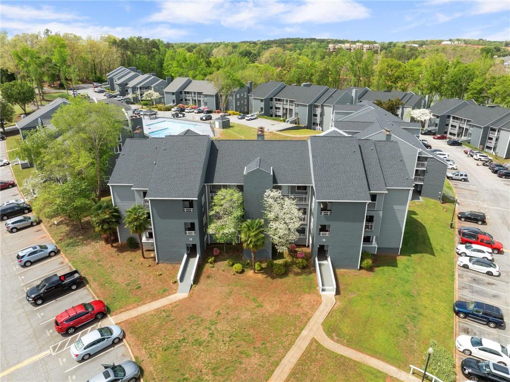 Image 3: This residential complex features convenient parki