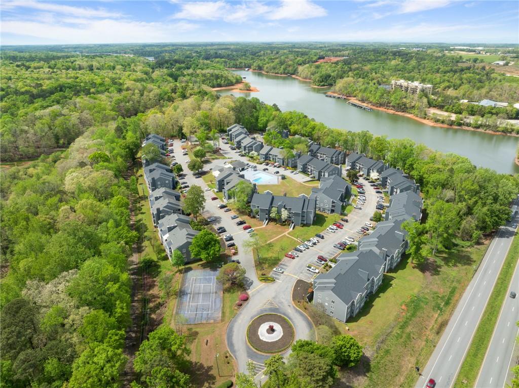 Image 4: This community offers waterfront living with a ran