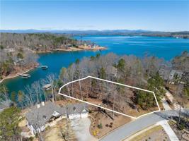211 E Wynward Pointe Drive