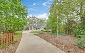 480 Lindy Lane