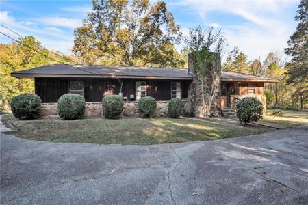 393 Smith Memorial Highway