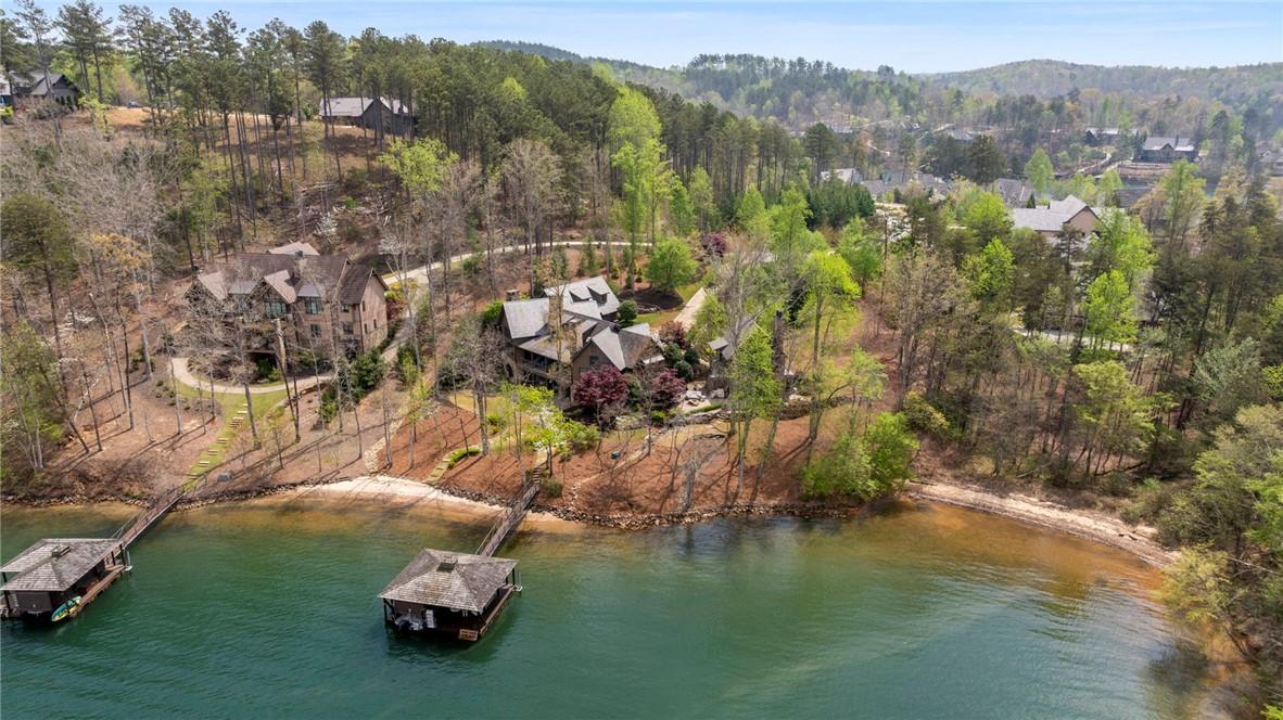 Image 2: This magnificent lakefront residence offers direct