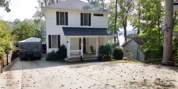807 McFalls Cir