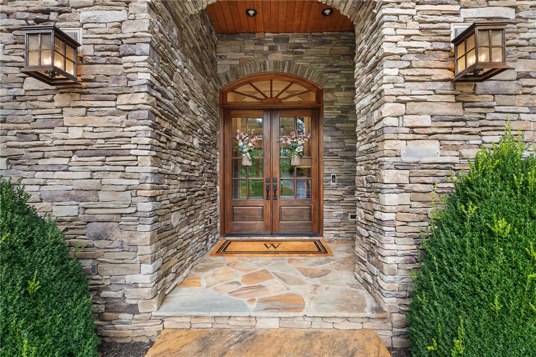 Image 3: Grand Entrance