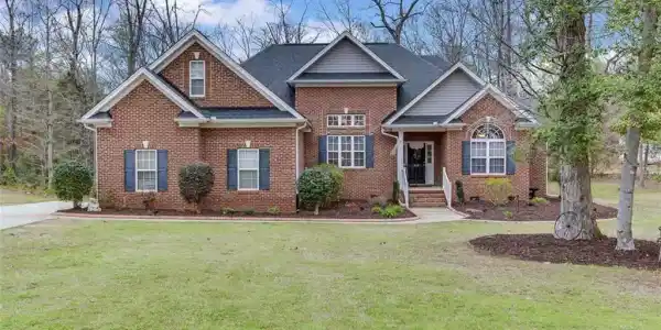 512 Lakeside Drive