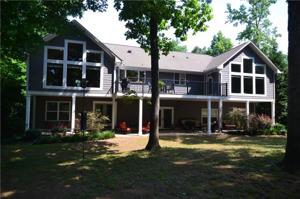 93 Tree Lane