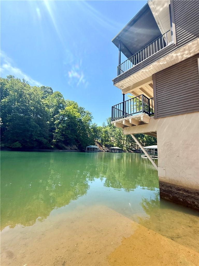 Image 3: This tranquil waterfront property features private