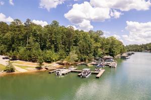 923 Coachmans Trail