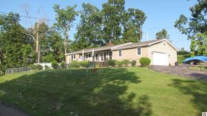 202 Lakeshore Rd