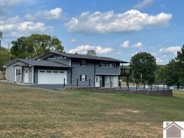 512 Blue Springs Blvd