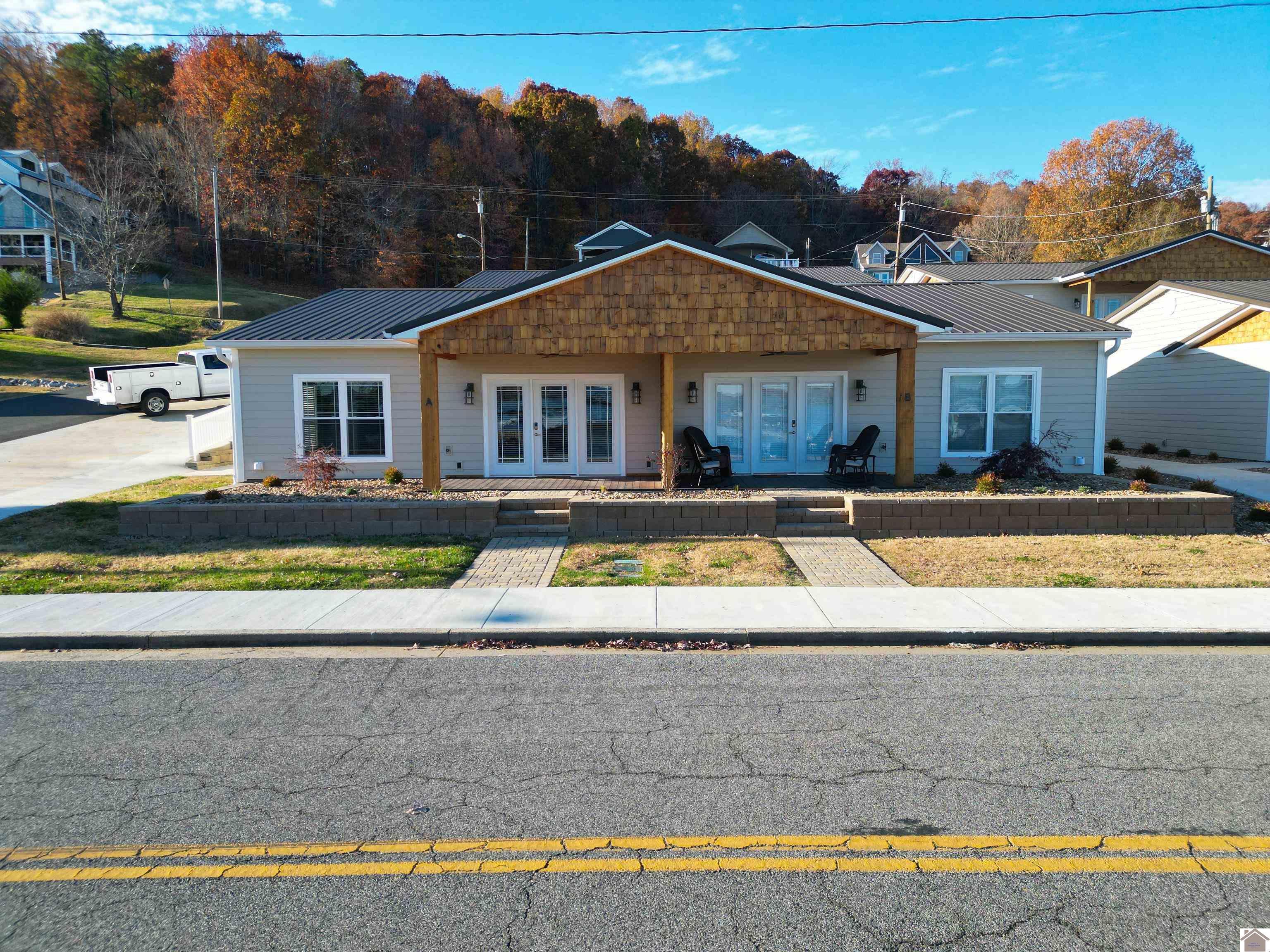 1730 Lake Barkley Drive, Kuttawa, KY lhrmls01894807