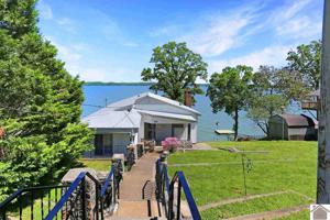 40 Lakeshore Drive