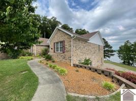 1032 Cunningham Lane