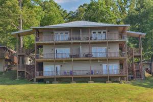 1024 Paradise Drive