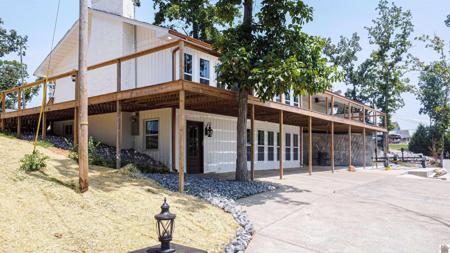 37 Ascot Dr