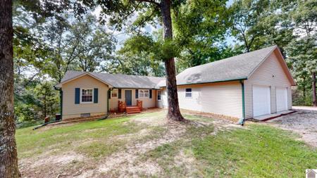 211 Wooded Acres Ln