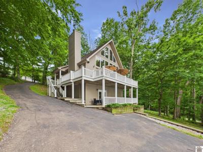 57 Treadway LN