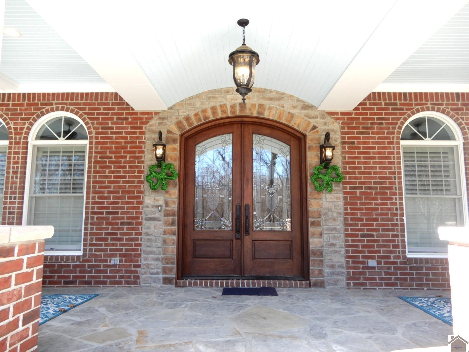 Image 3: EXQUISITE FRONT DOOR!