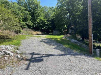 73 Lakeshore Dr