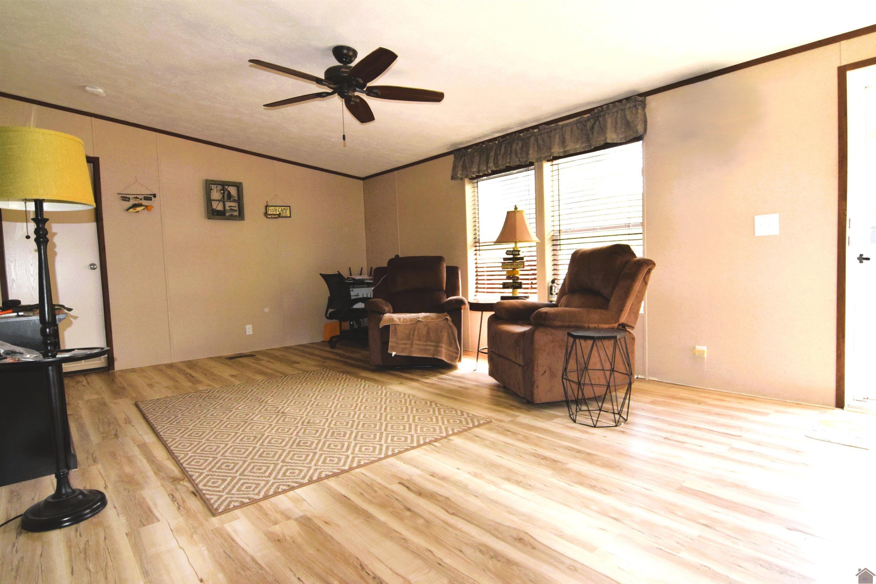 Image 4: New Vinyl flooring just put down.