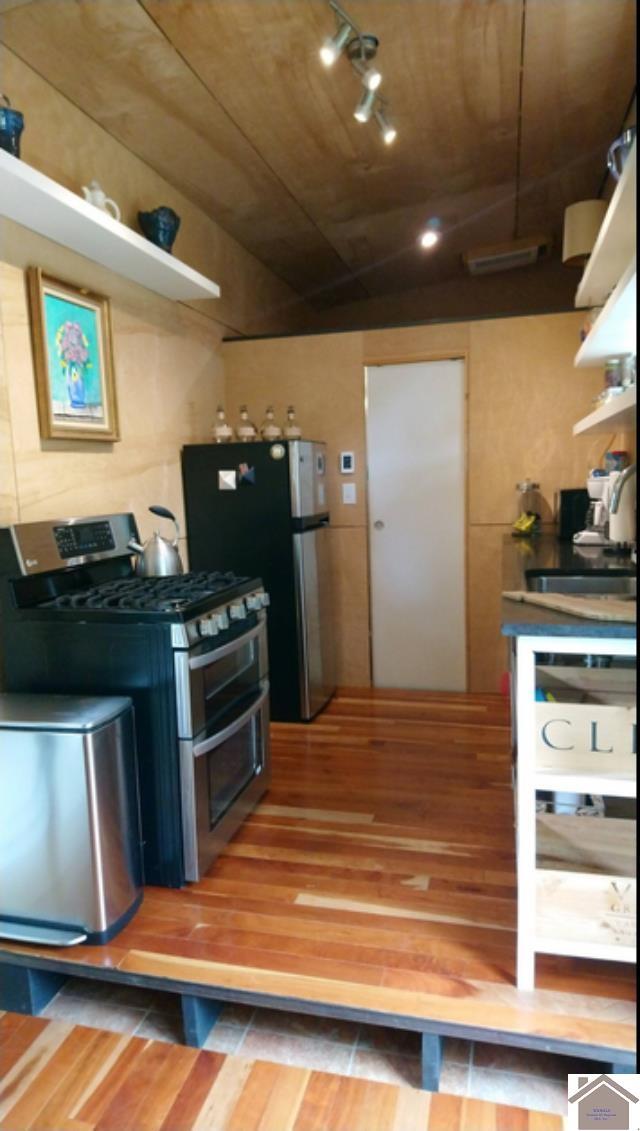 Image 3: Image 3