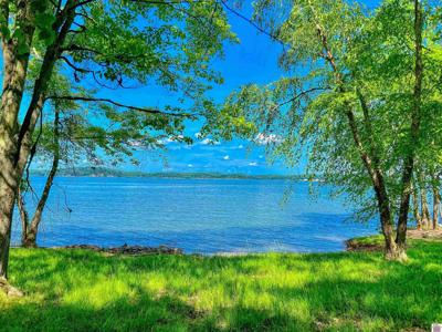 284A Lakeshore Dr.