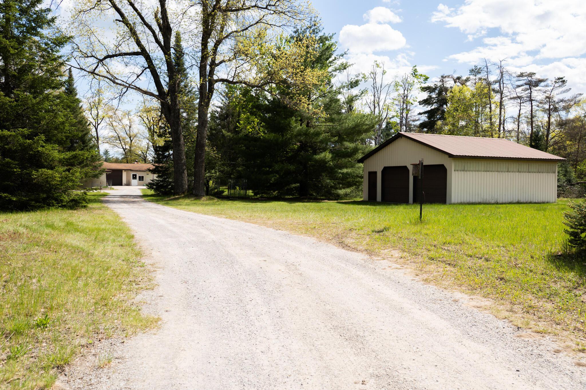 Image 1: Vincent Lane