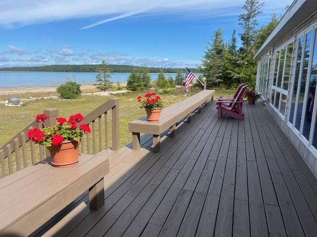Image 1: Deck Chairs west view