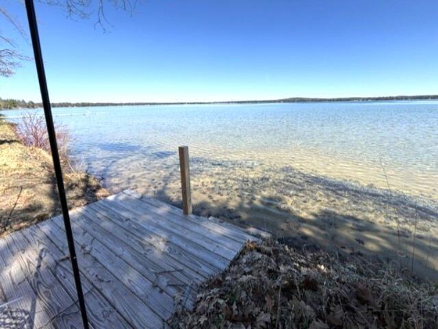 Image 3: Lake Access