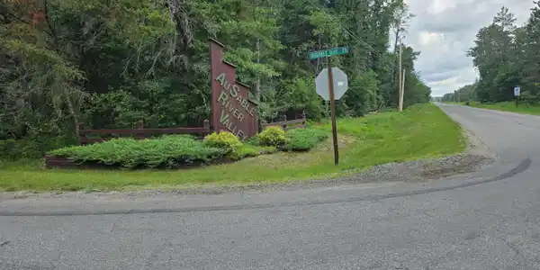 Image 4: Paved roads to property