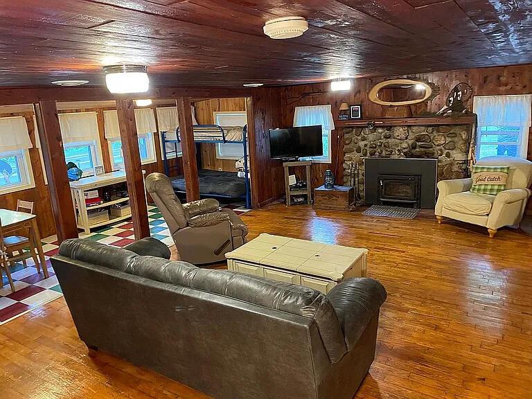Image 3: Open Living Area
