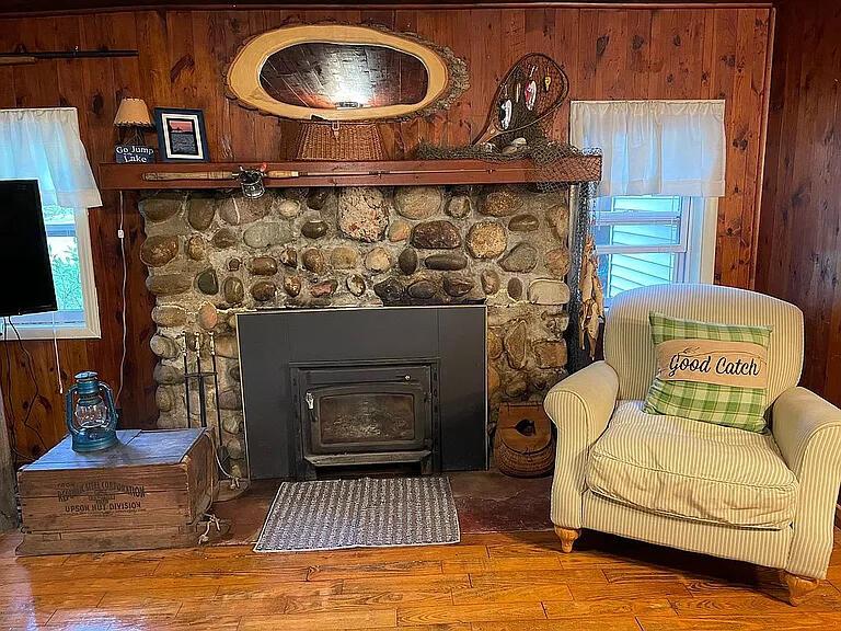 Image 4: Fireplace