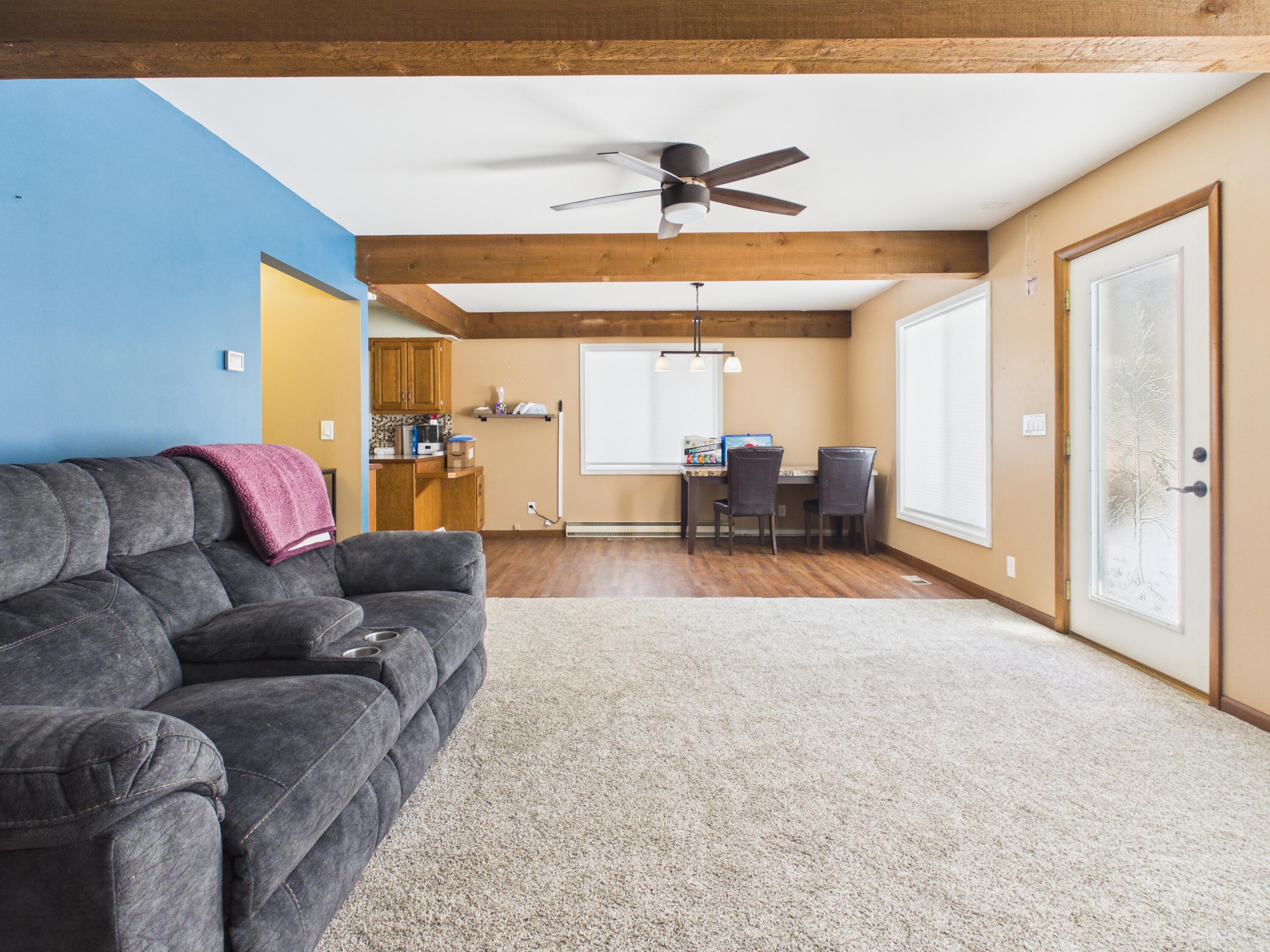 Image 3: Living Room