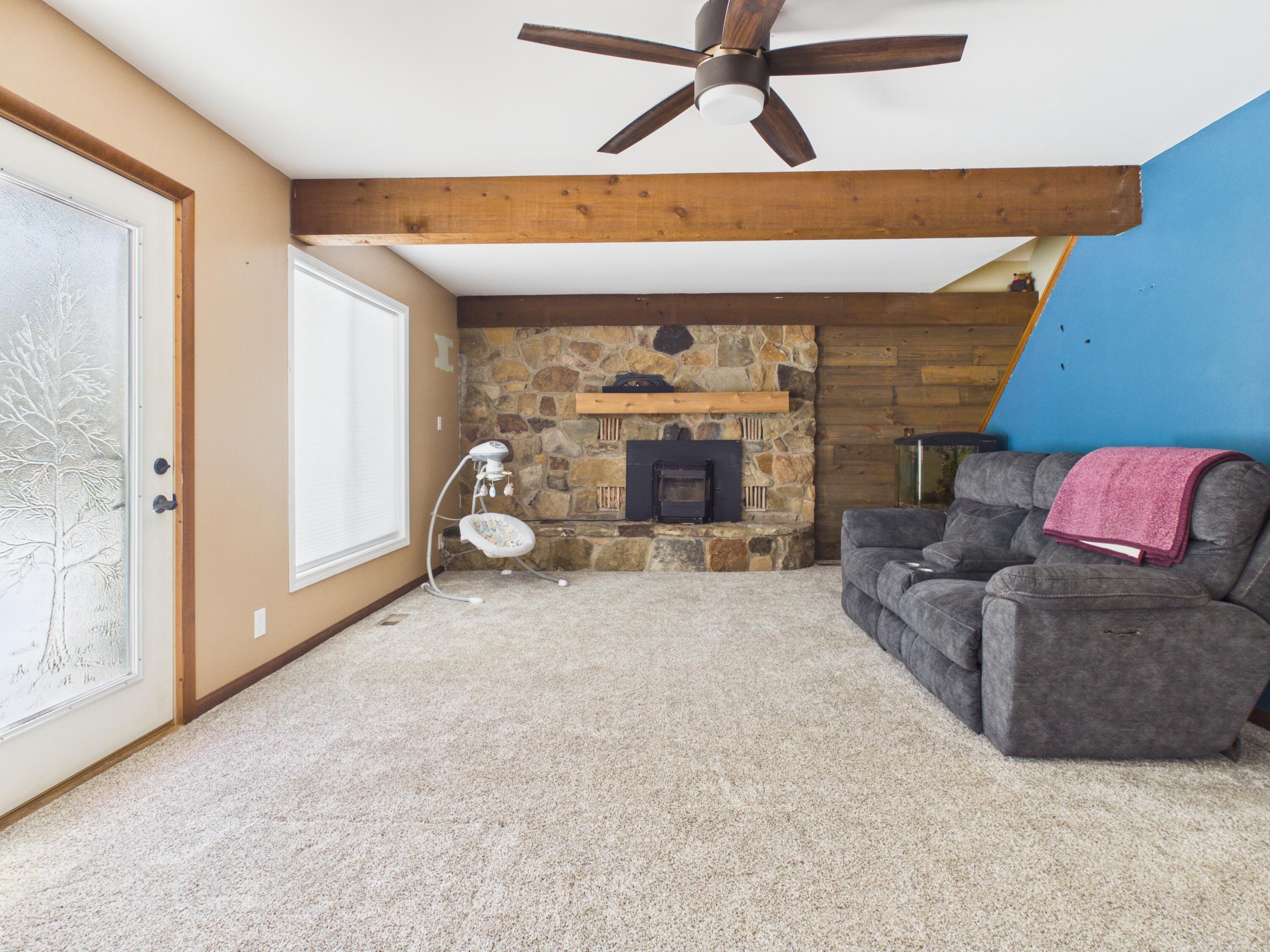 Image 4: Living Room