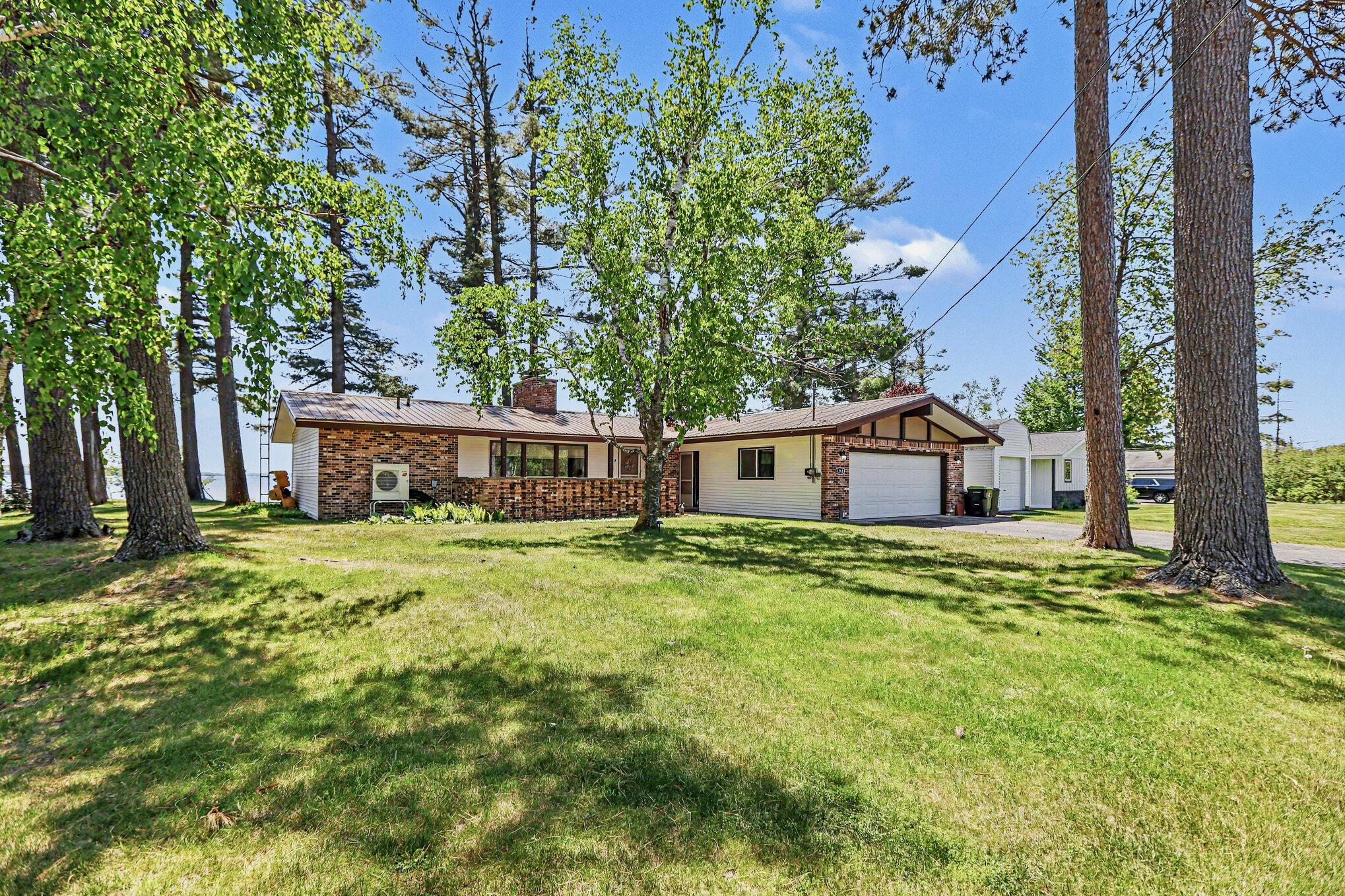 Image 2: 1203 Pinetum Ln