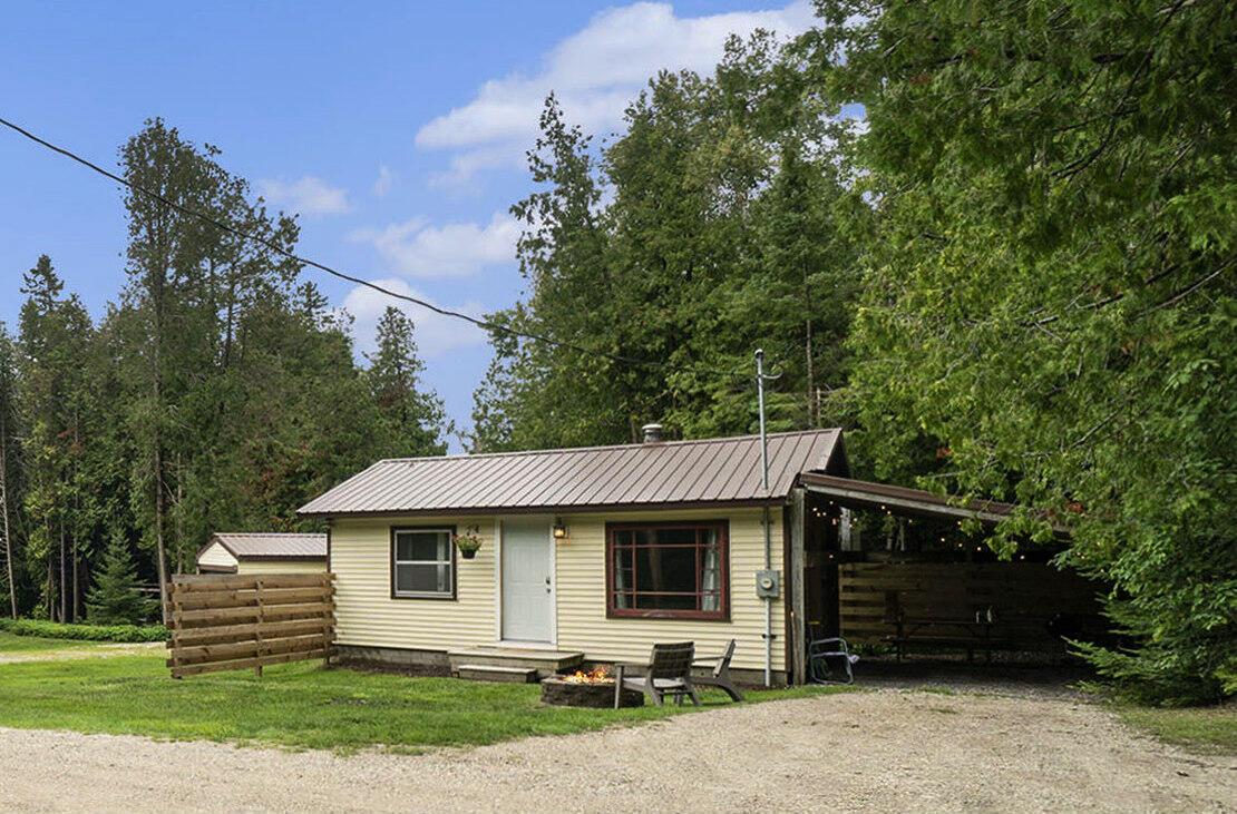 Image 4: Guest house