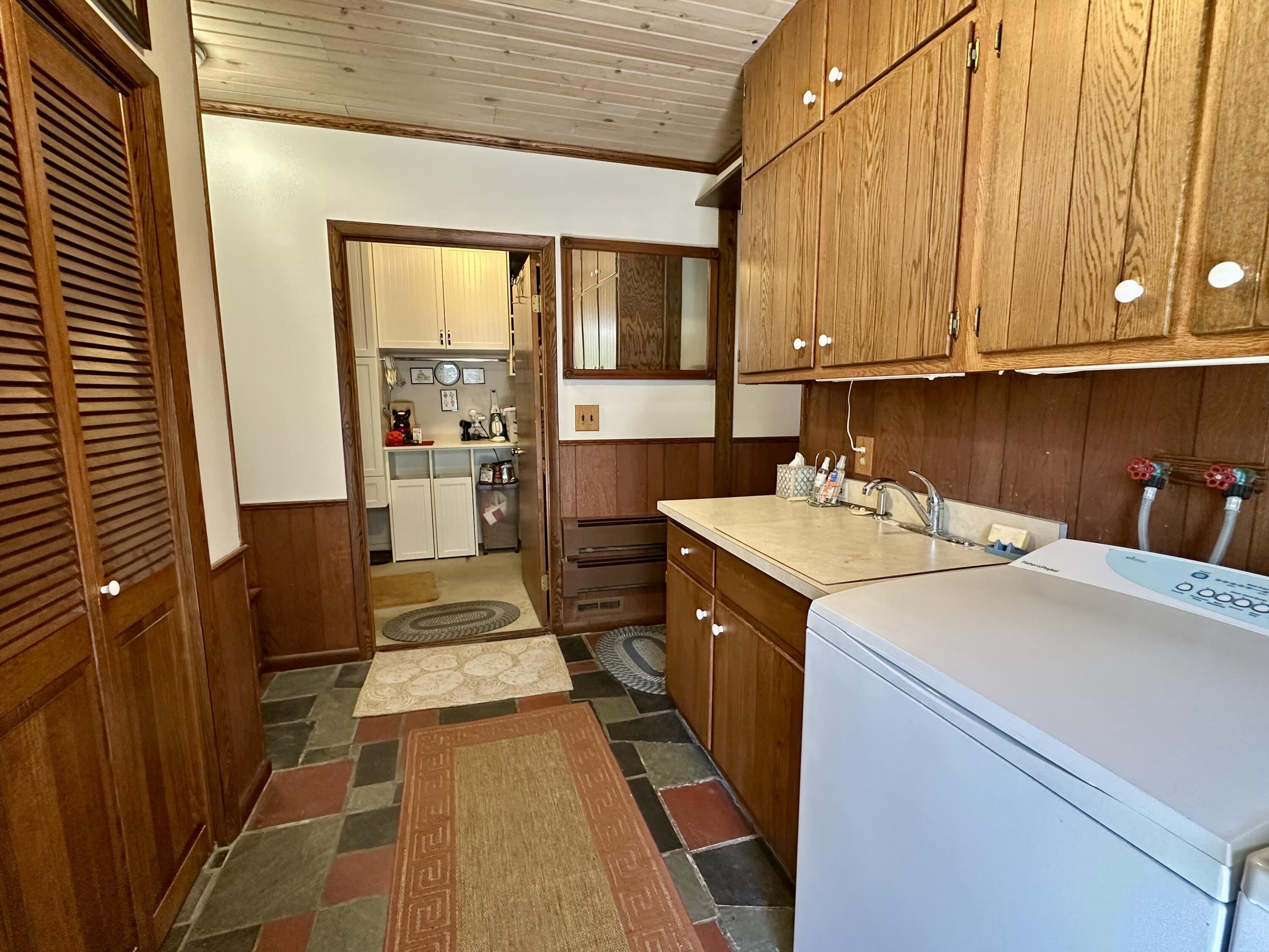 Image 3: Entry Area