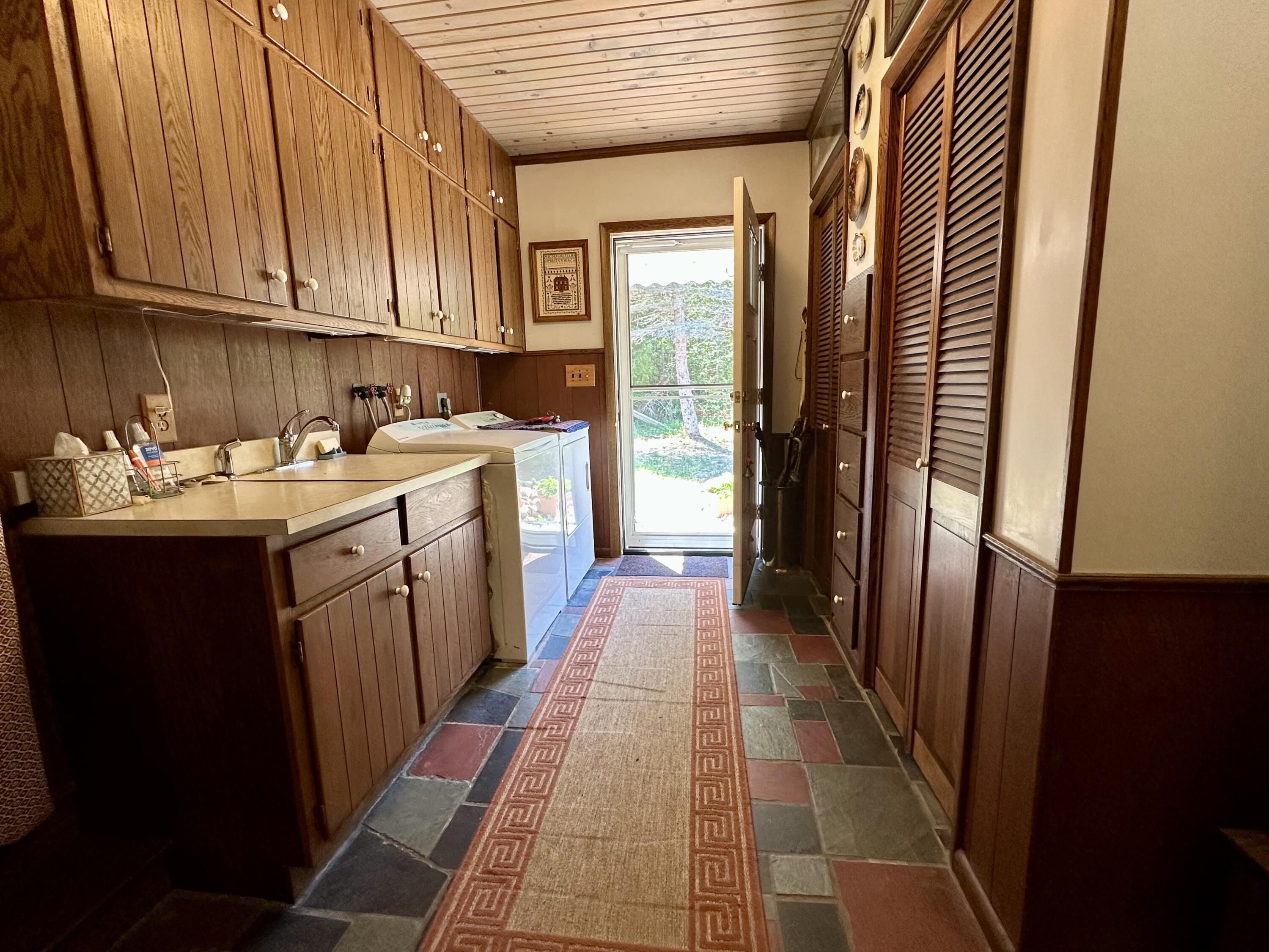 Image 4: Entry Area