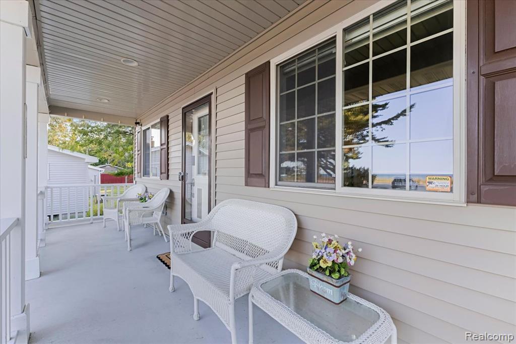 Image 4: front porch 2