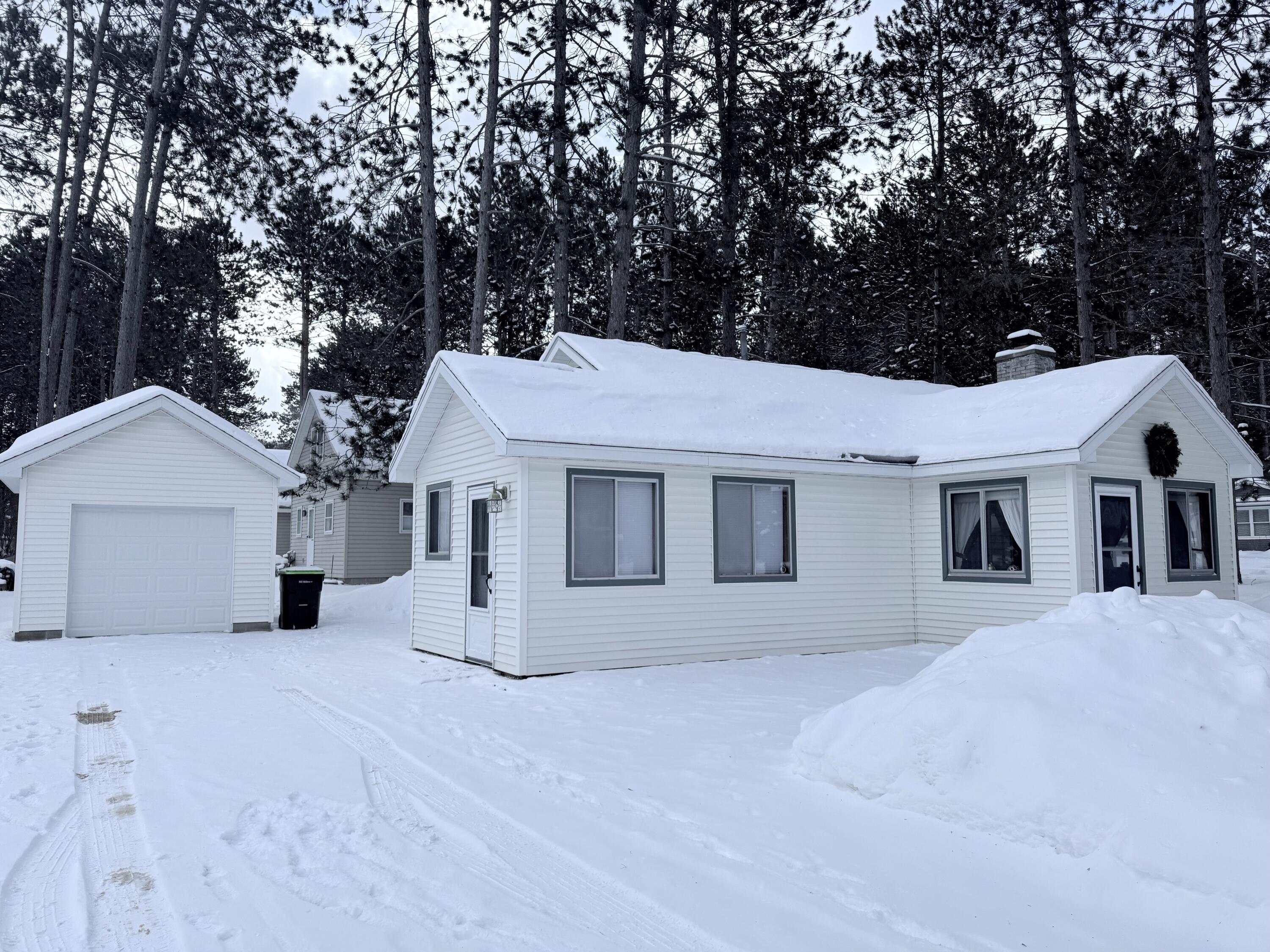 Image 1: 207 Lakeview Dr