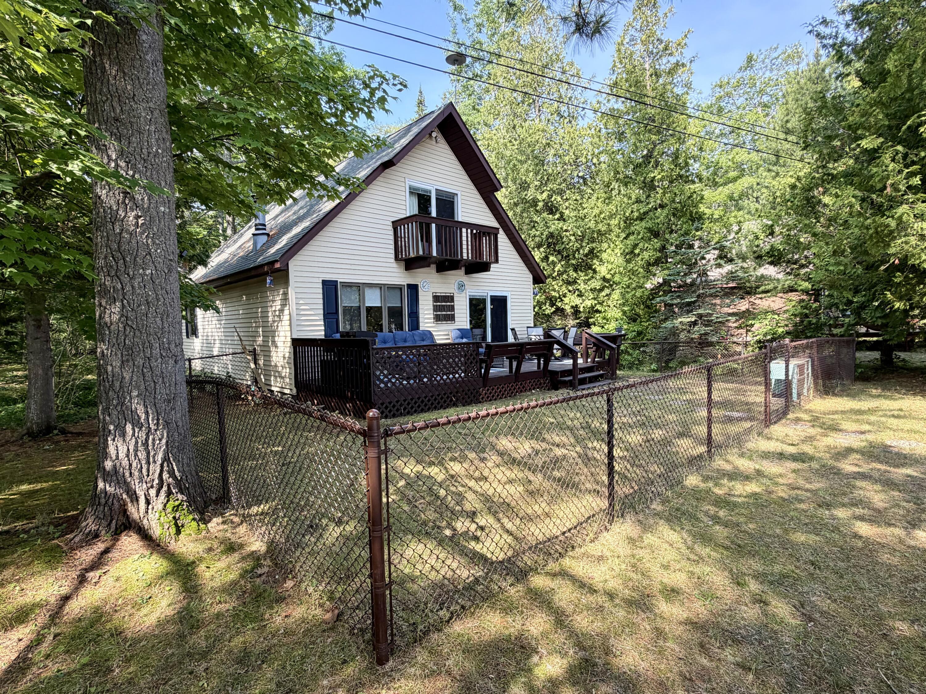 Image 2: Fenced In Yard