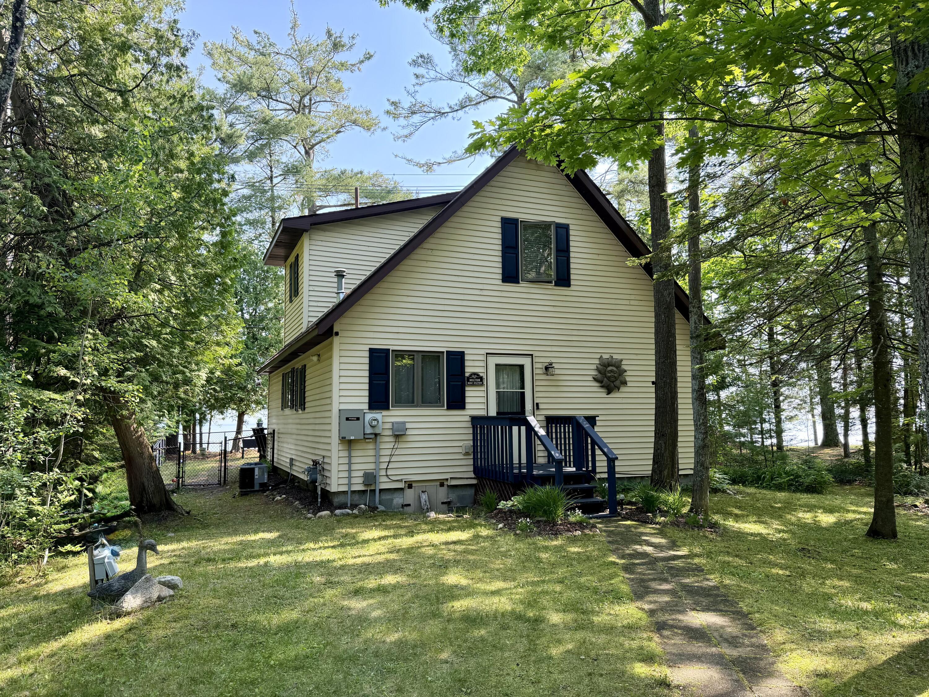 Image 3: Back Yard