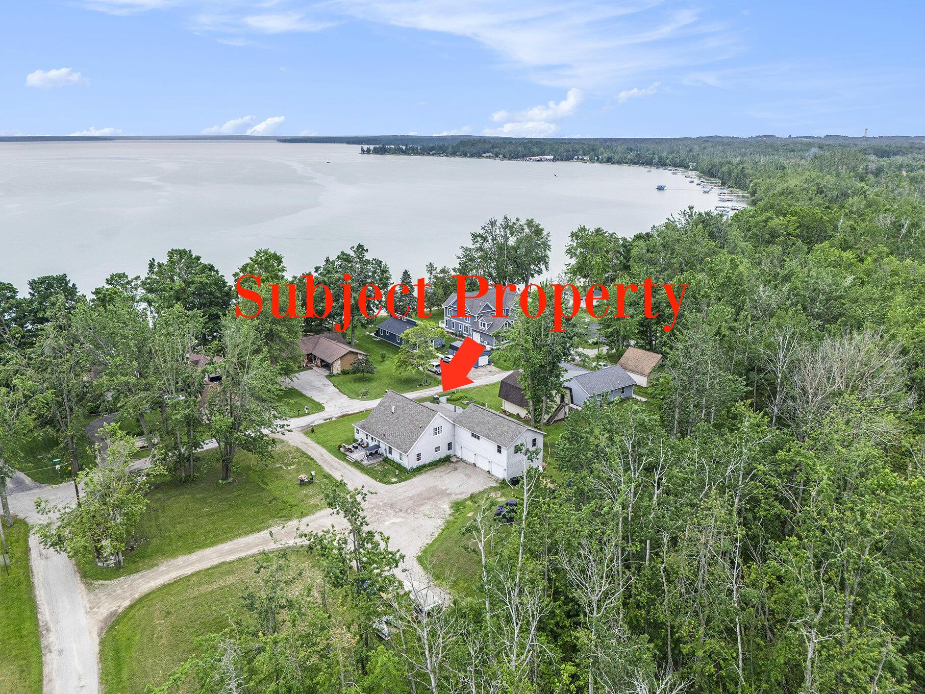 Image 4: Spacious Yard