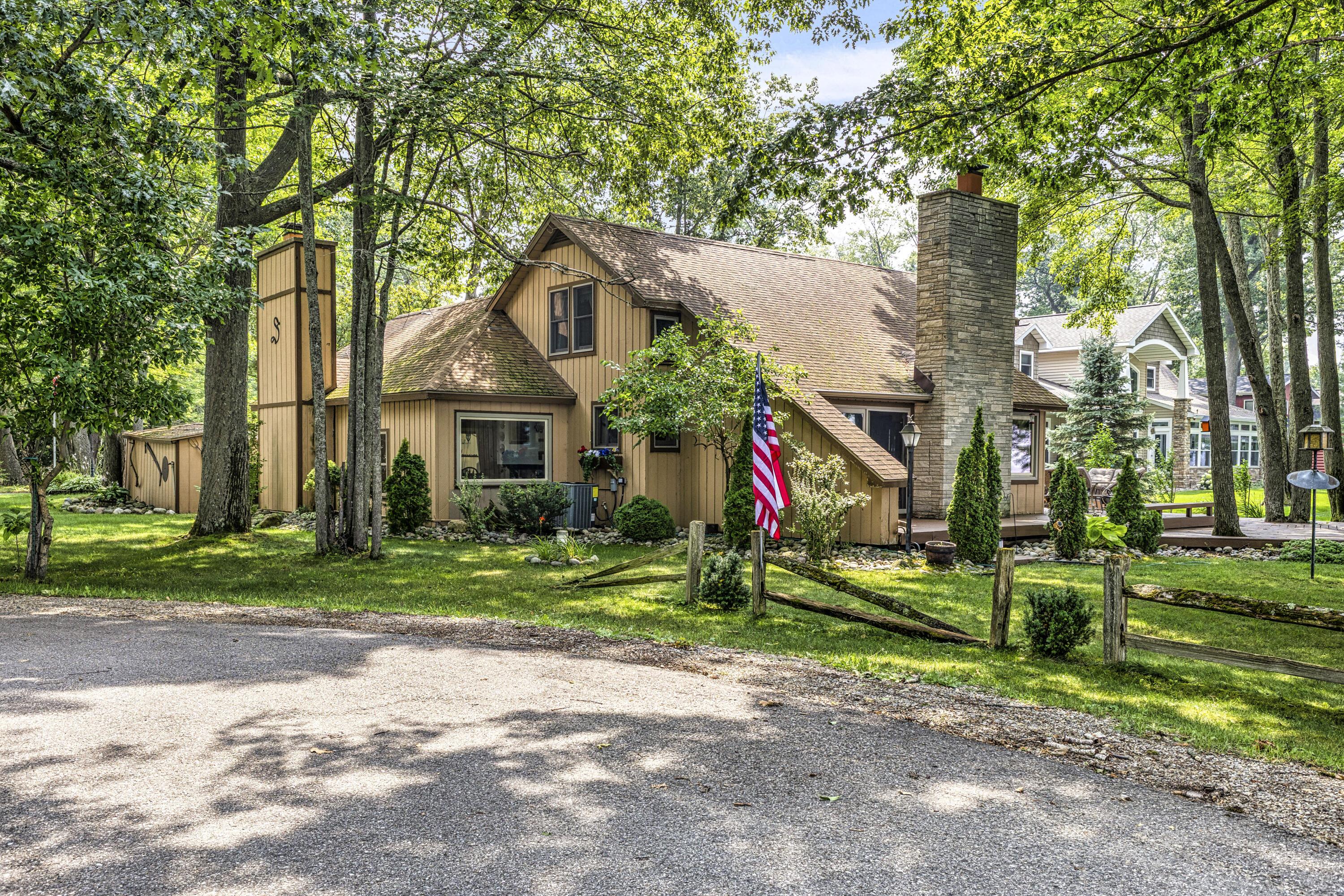 Image 1: Waterfront Home