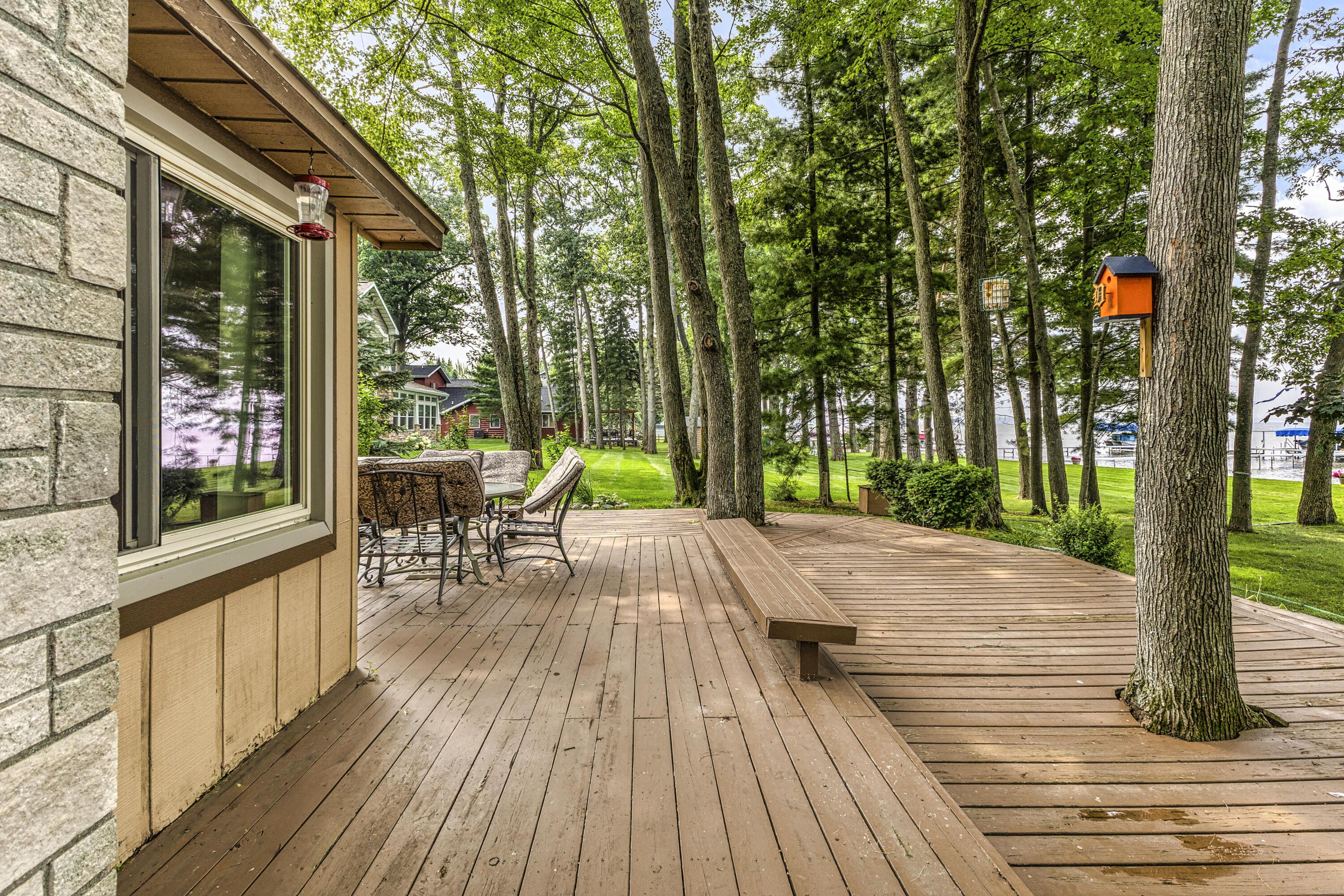 Image 3: Deck