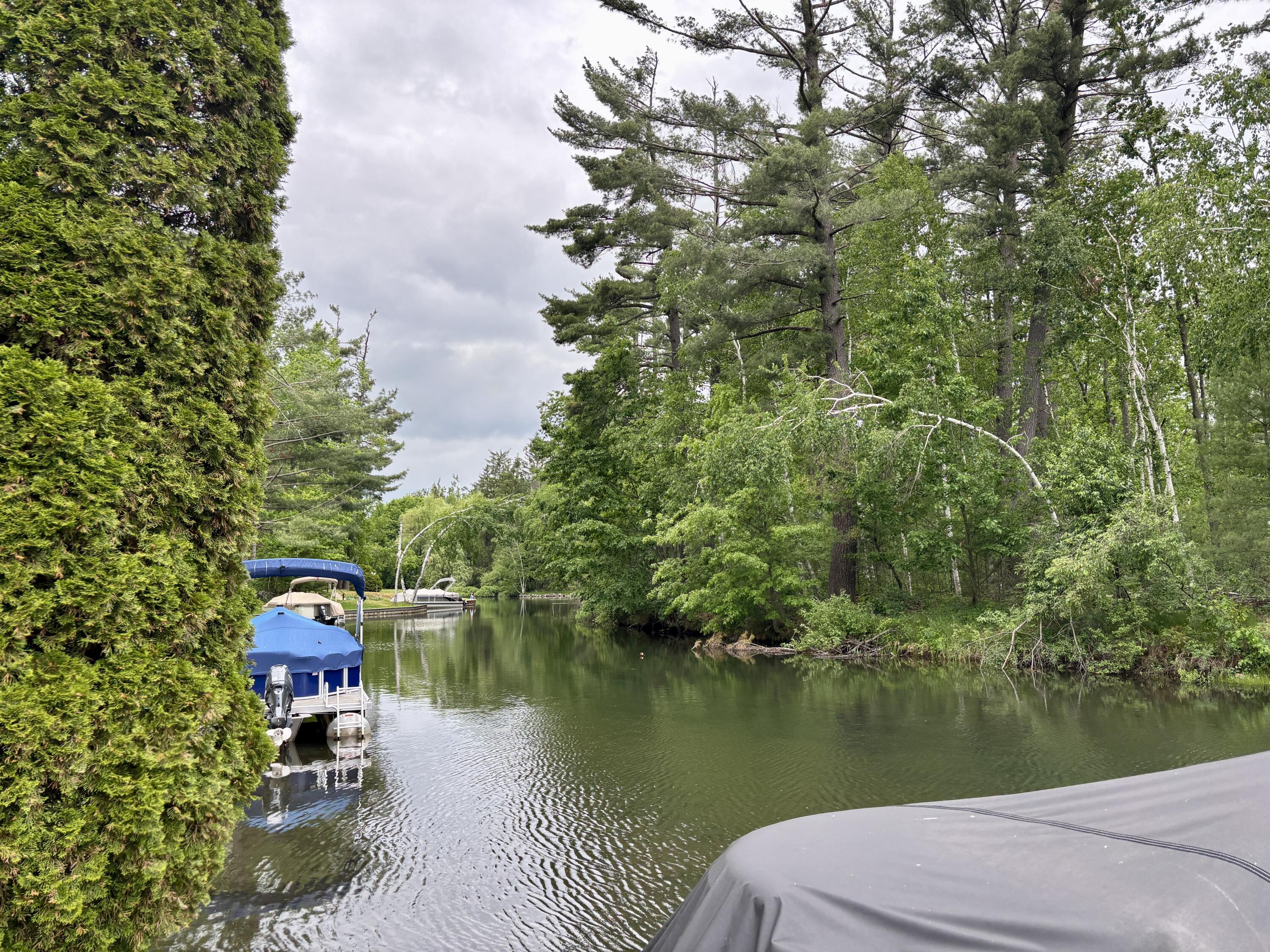 Image 3: Channel access to West Twin Lake