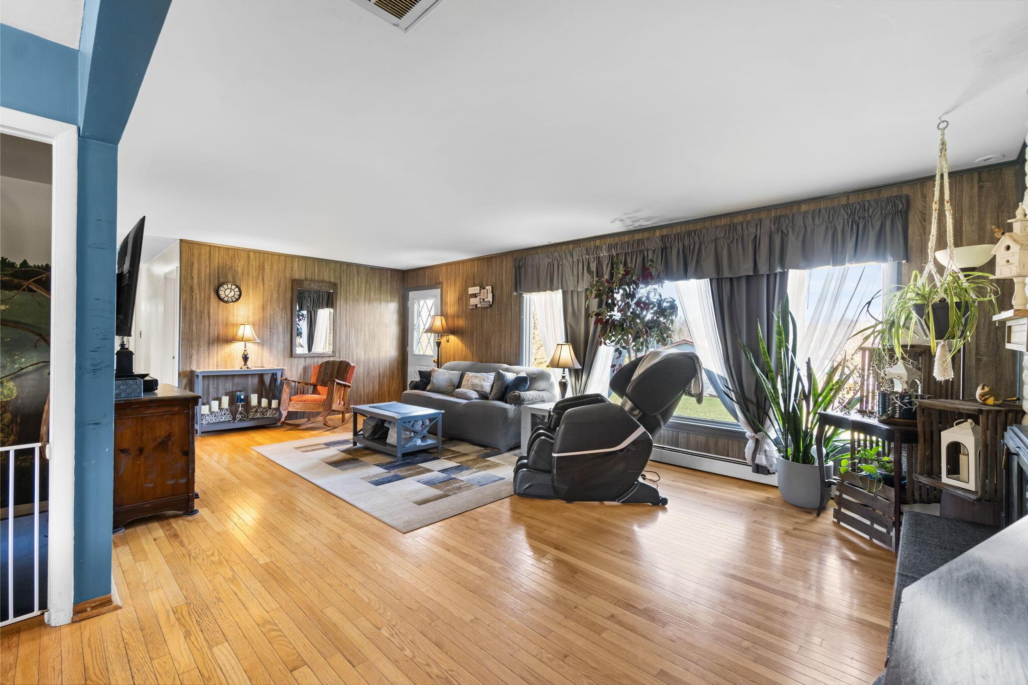 Image 2: 9-web-or-mls-DSC03529