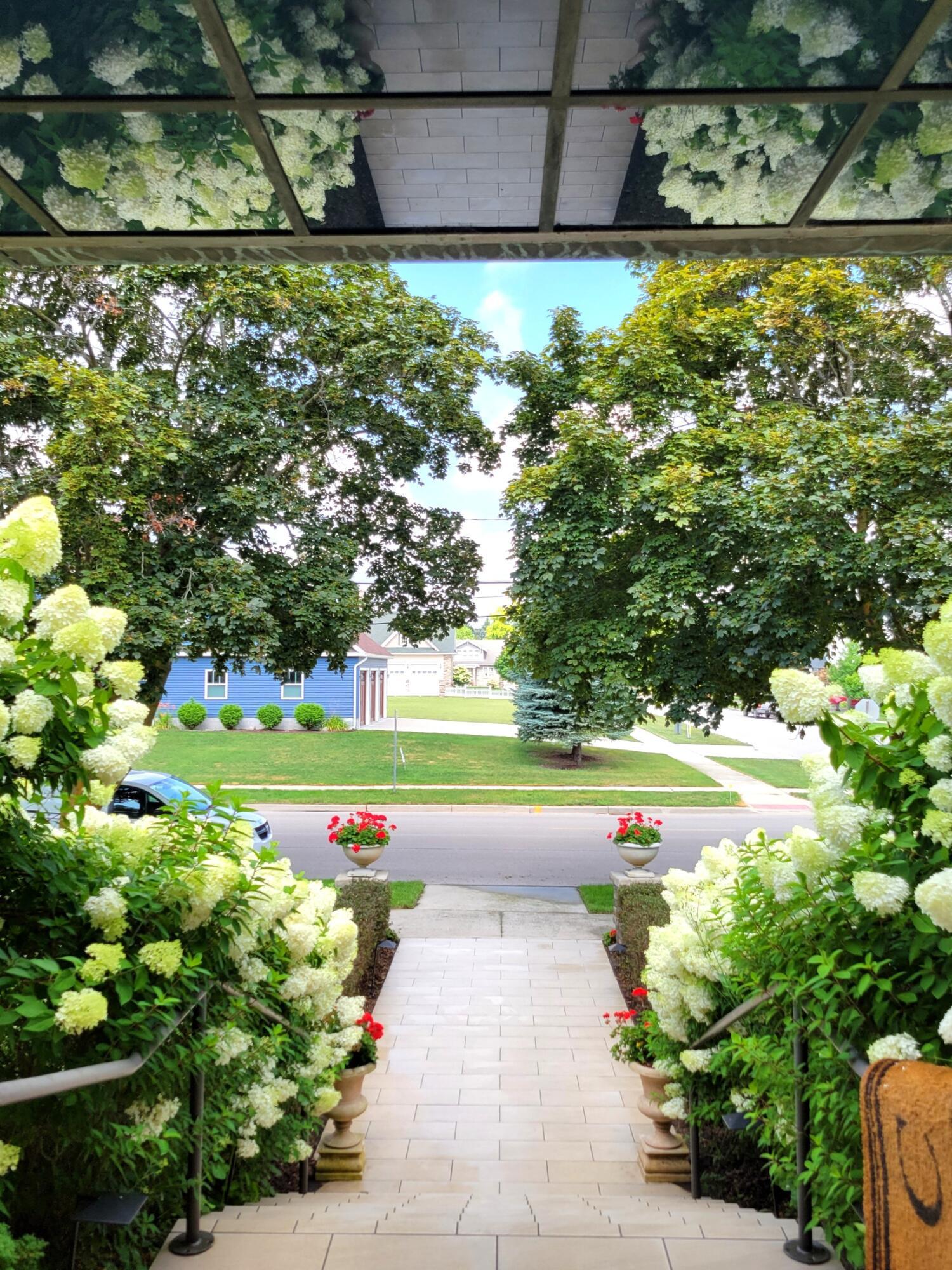 Image 4: Front Porch view