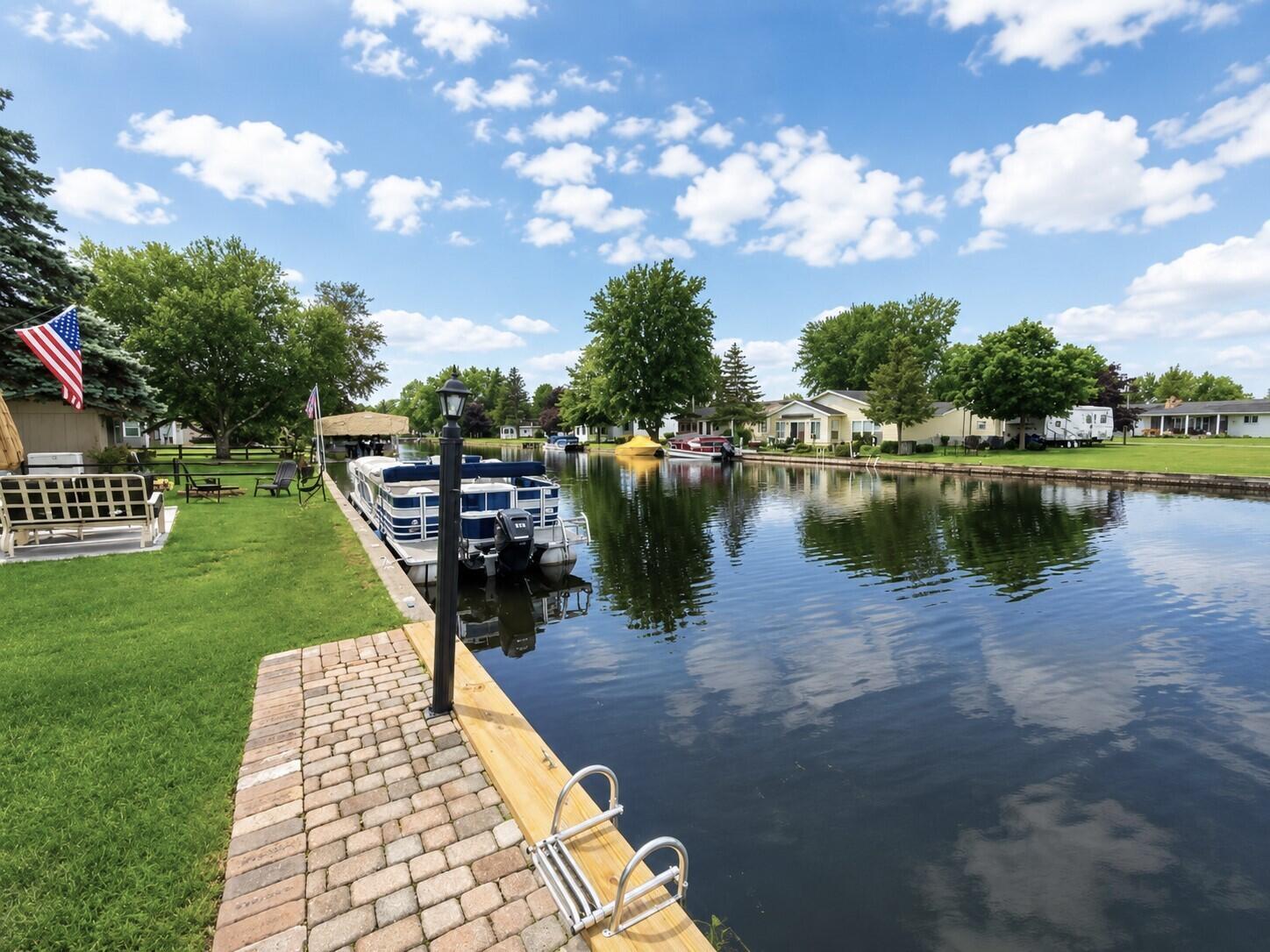 Image 3: Canal View 1