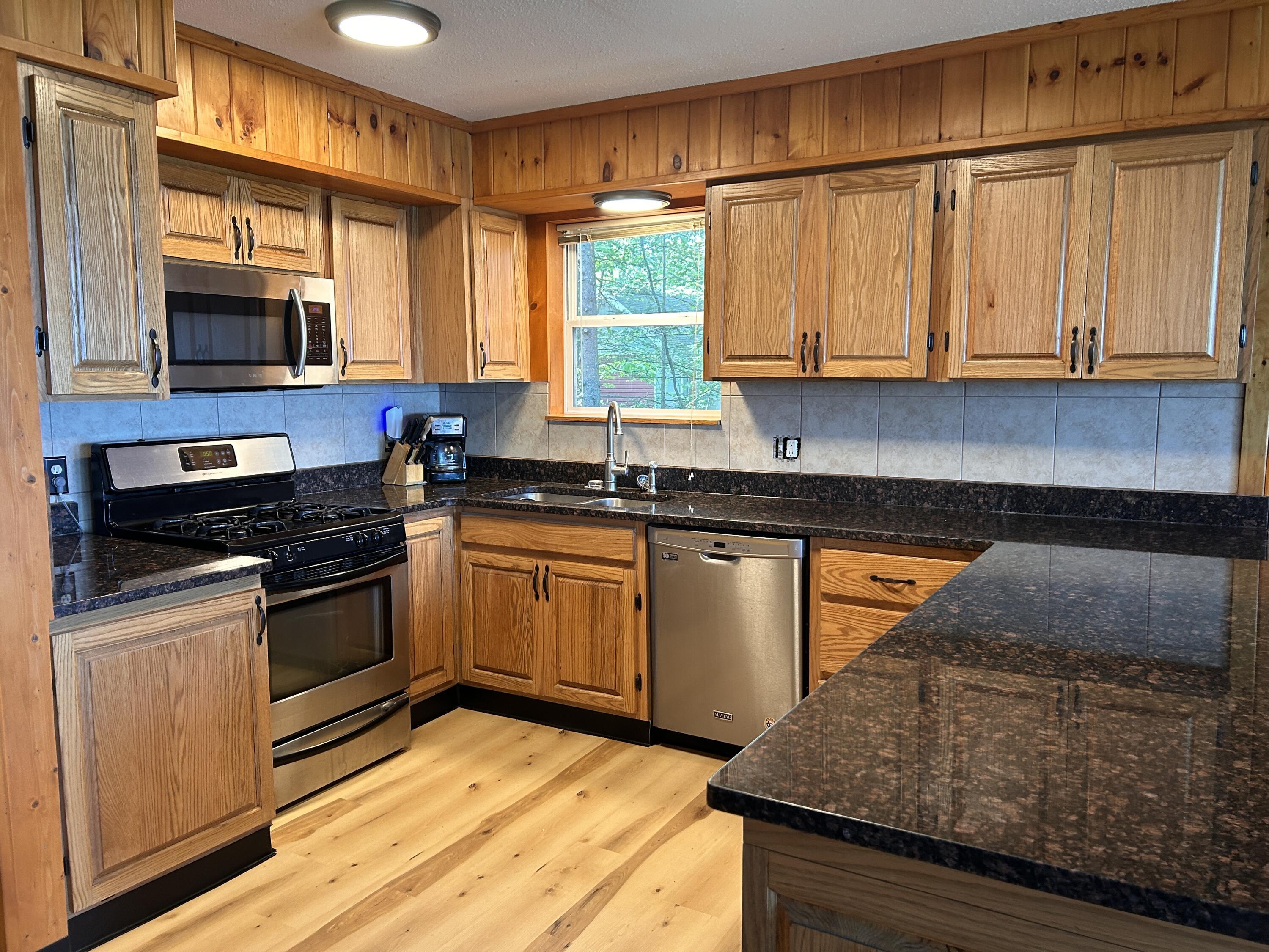 Image 4: Kitchen
